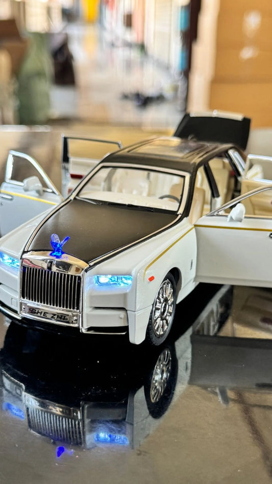 1:32 scale model of a Rolls-Royce Phantom